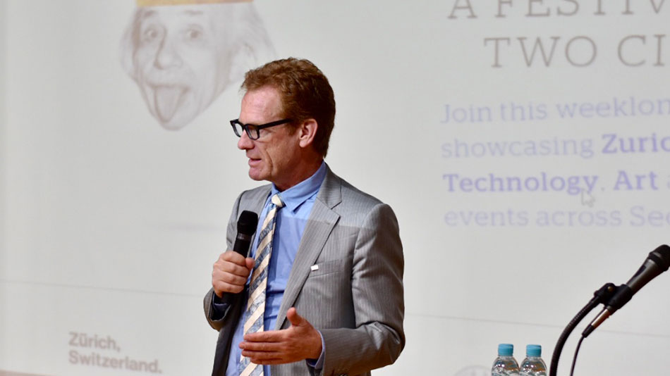 Blockchains can serve not only as the basis for cryptocurrencies, but also, for example, to control supply chains, said Vice President Christian Schwarzenegger. (Picture: Priska Feichter)