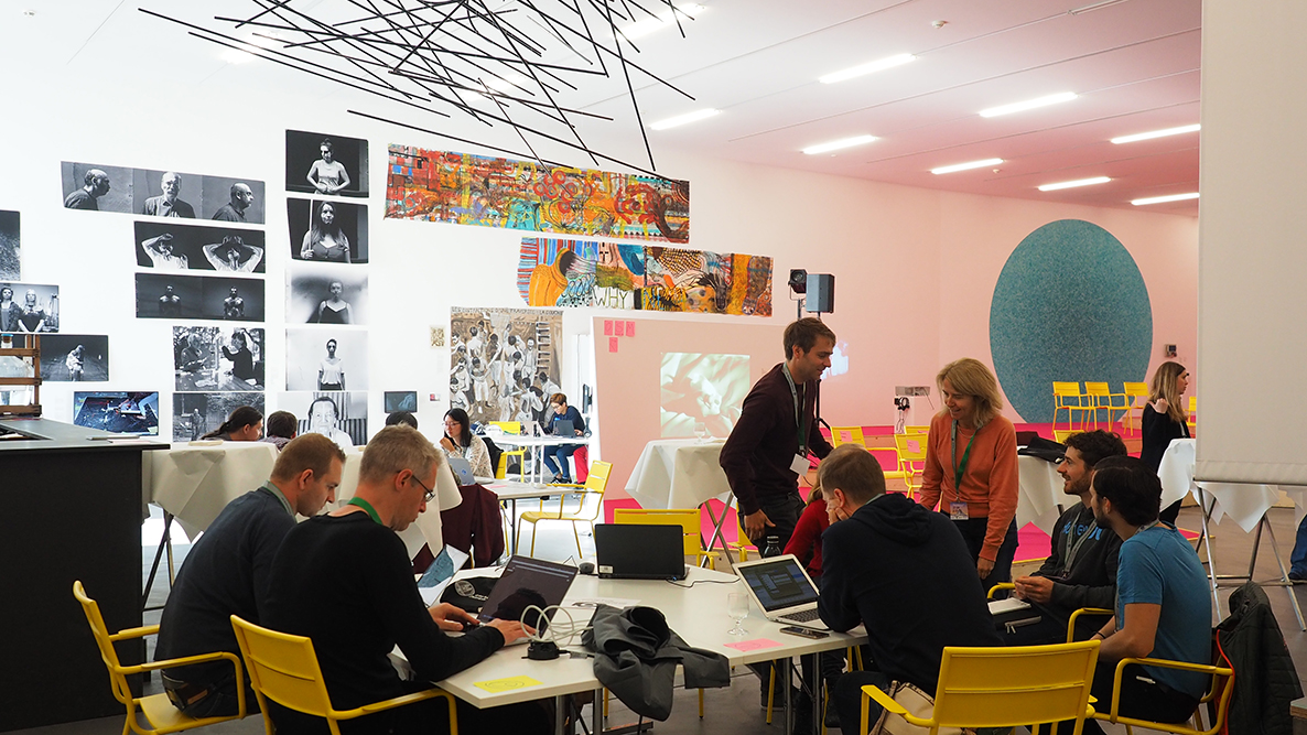 Change of scenery: Working together to find new digital ideas during a hackathon in the Kunsthalle Zürich, held as part of the 100 Ways of Thinking exhibition.