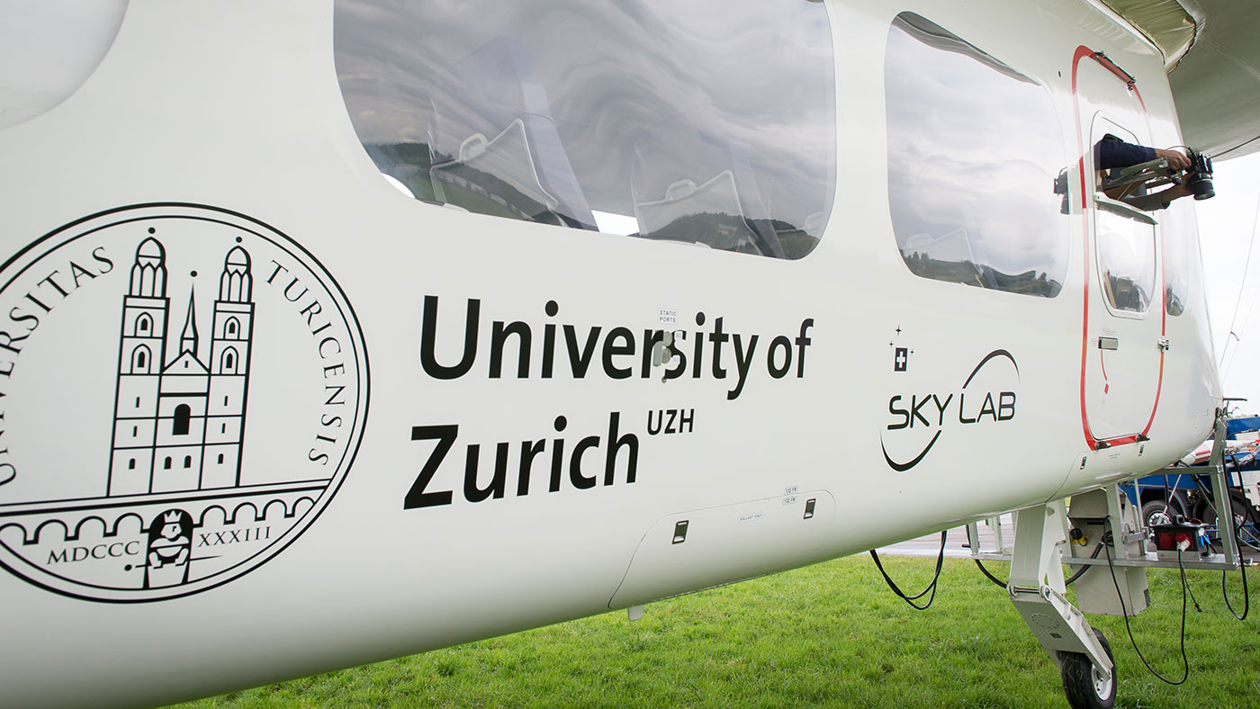 In October 2017, the Swiss SkyLab Foundation carried out scientific and technical experiments in the Space Hub with the Zeppelin NT. UZH, ETHZ, EMPA, ZHAW, and the University of Basel were all involved. (Picture: Regina Sablotny, UZH)