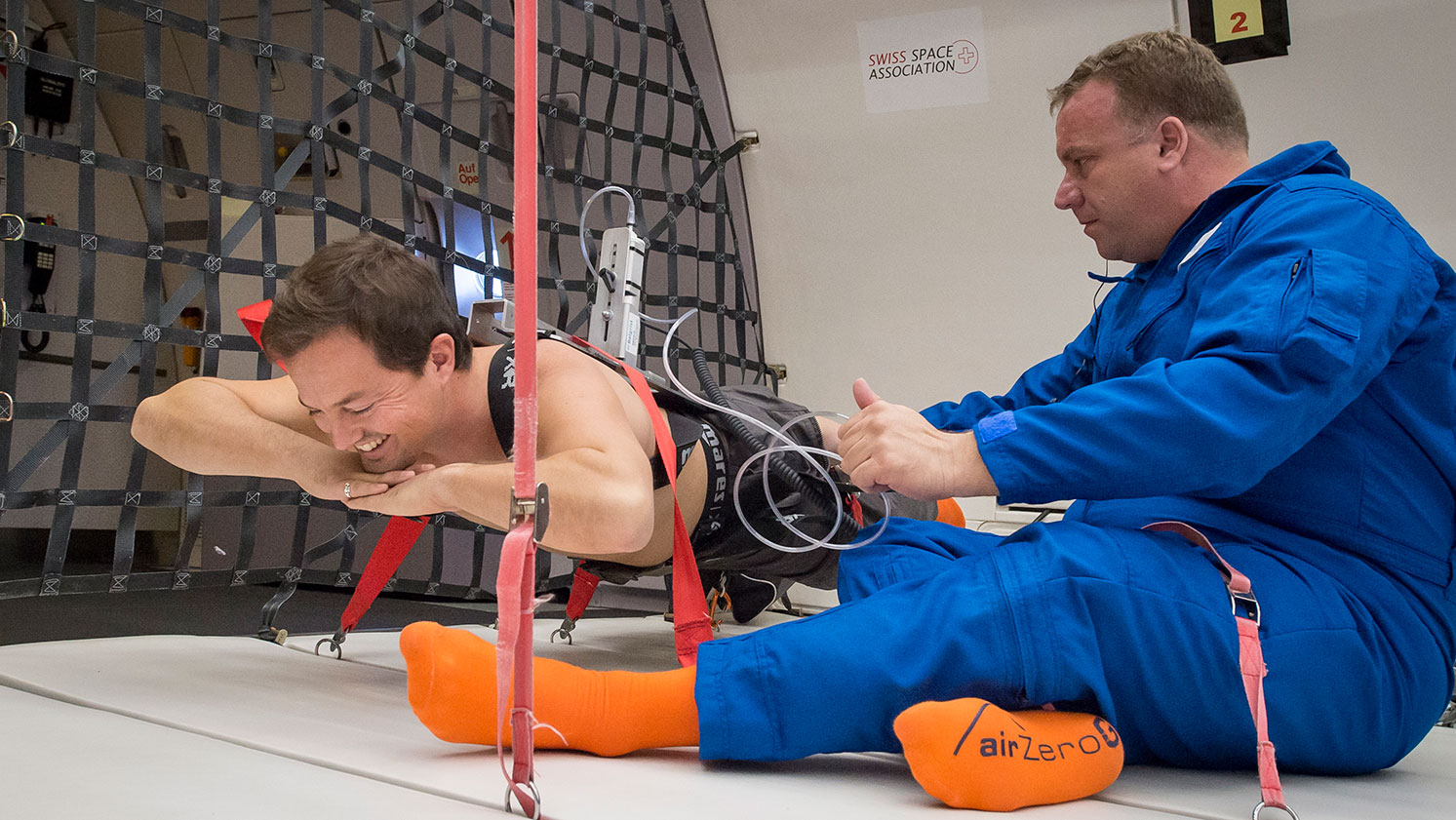 Jaap Swanenburg von der Universitätsklinik Balgrist auf einem Swiss Parabolic Flight. (Bild: Regina Sablotny, UZH)