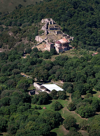 Die Ausgrabungsstätte von Dmanisi in Georgien liegt inmitten der Überreste einer mittelalterlichen Stadt.