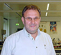Der Veterinärpathologe Professor <b>Andreas Pospischil</b> und sein Team <b>...</b> - a_pospischil
