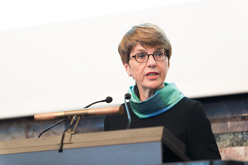 Elisabeth Maurer, Leiterin der Abteilung Gleichstellung der UZH, hielt die Festrede.