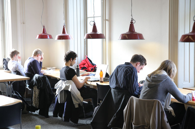 Zwischen den Feiertagen, vom 27.-30. Dezember, können Studierende ihr Lernlager wahlweise in der HBZ, Studienbibliothek Irchel...