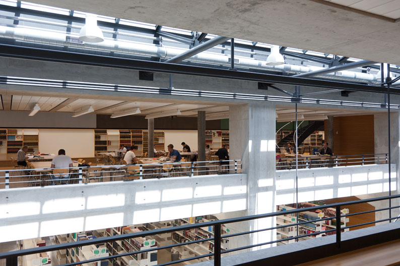 Und in der Zentralbibliothek Zürich können die Studierenden sogar an Silvester die geistigen Korken knallen lassen.