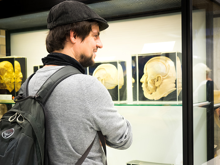 Auf dem Science Trail: Die Anatomische Sammlung bietet interessierten Besucherinnen und Besuchern faszinierende Einsichten in den Bauplan des Menschen.