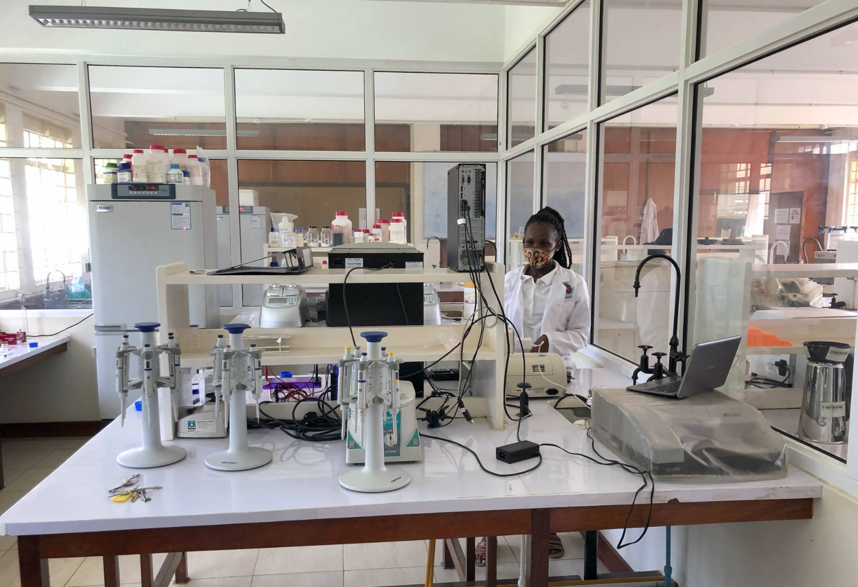 Ein phytochemisches Labor der Makerere Universität in Kampala, das die Inhaltsstoffe von Pflanzen und pflanzlichen Medikamenten untersucht und neue Produkte entwickelt.