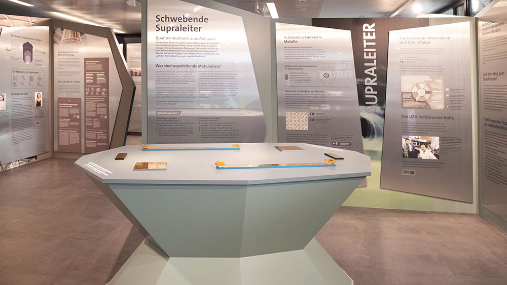 Wie bringt man Materialien zum Schweben? Antworten dazu in der Teilausstellung zur Supraleiterforschung an der UZH.