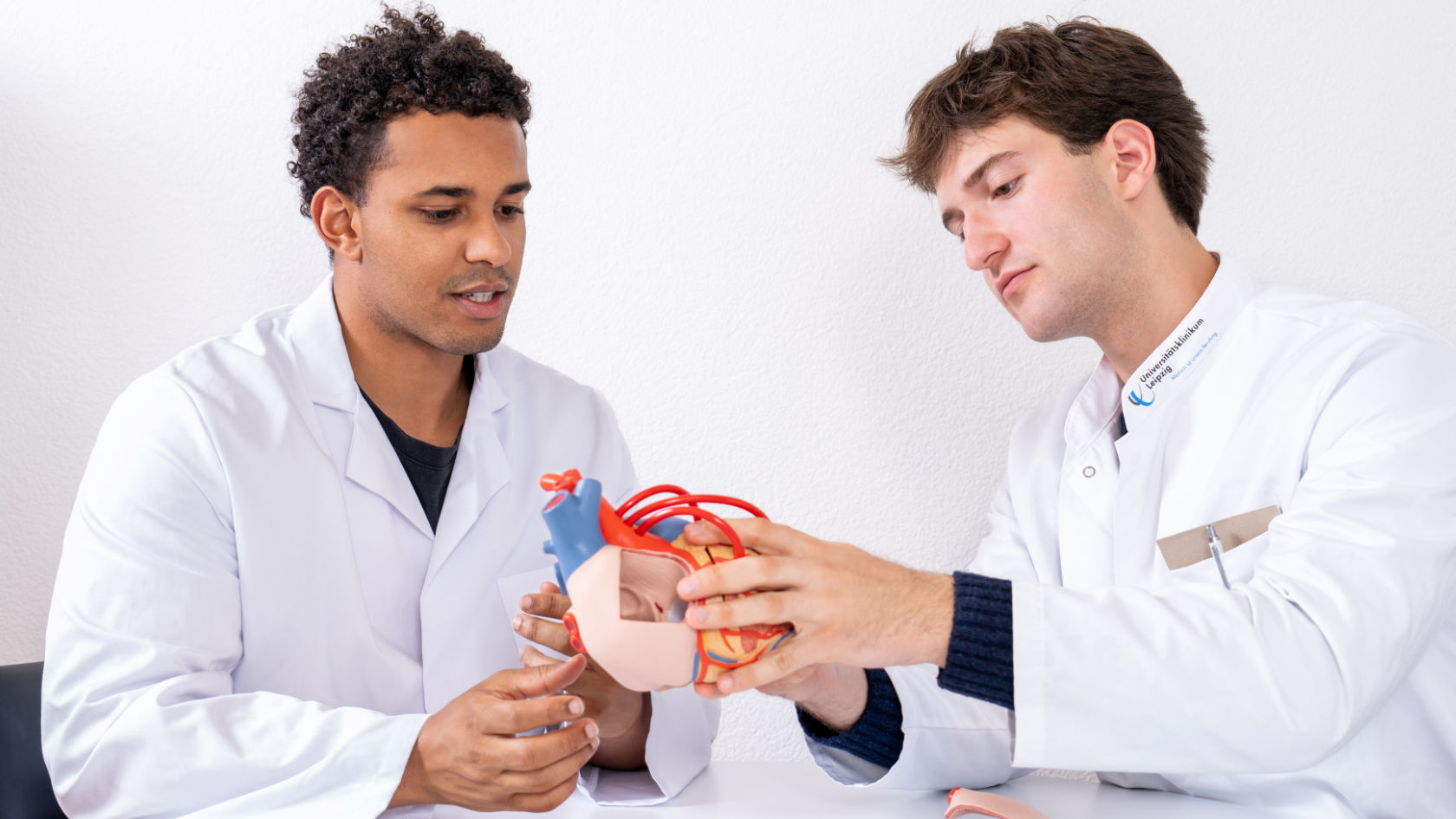 Medical students Timothy Nwogor (Zurich) and Edon Rufati (Leipzig)