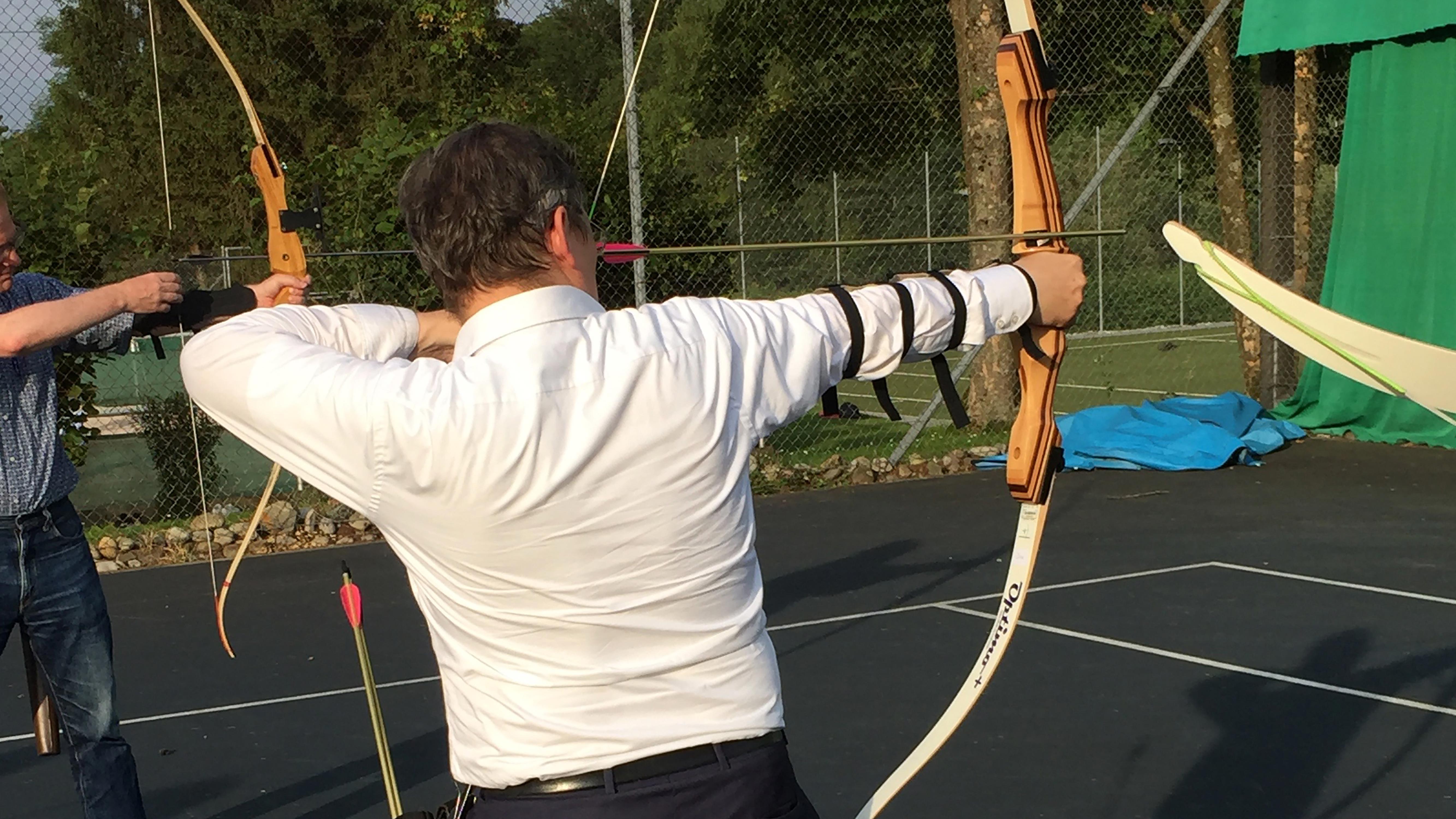 Hitting the bullseye: For more than 20 years, the leadership teams of UZH and ETH Zurich have got together every year for the “Rektorenschiessen.” This picture was taken in July 2016, when Sarah Springman, Rector of ETH, narrowly beat Michael Hengartner to first place. In his final “Rektorenschiessen” in summer 2019, he even came out on top, but unfortunately there are no pictures of his victory.