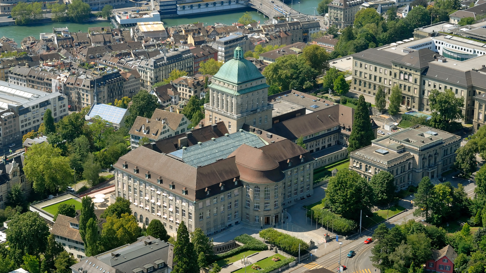 Luftaufnahme des UZH-Hauptgebäudes