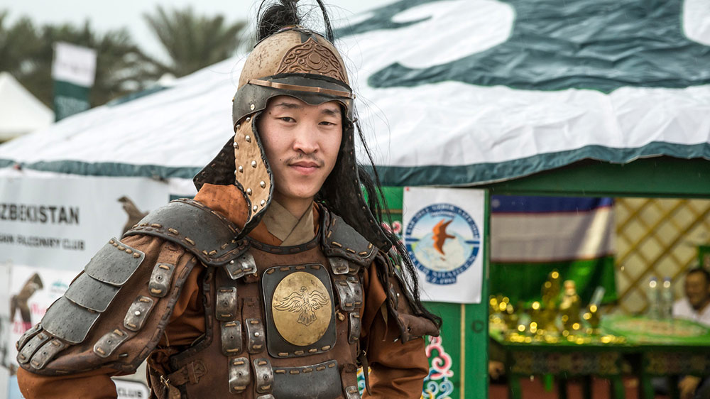 Ähnlich wie heute mogolische Krieger bei einem Fest aussehen, sahen wohl auch die neuassyrischen Kämpfer vor 2700 Jahre aus. 
