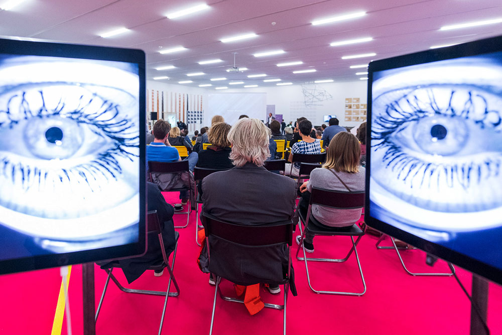 Open your eyes! The double video loop “Blink” is a collaboration between neurologist Konrad Weber and artist Elisabeth Eberle. The video is based on recordings made by the neurologist with specially developed video glasses to investigate the vestibular reflex. (Image: Frank Brüderli)