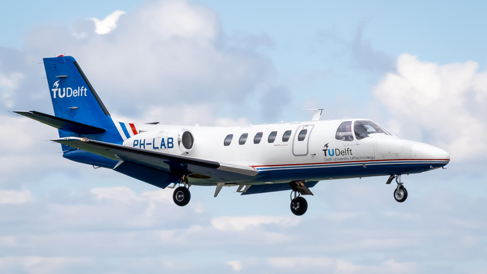 Forschungsflugzeug im Anflug auf Dübendorf.
