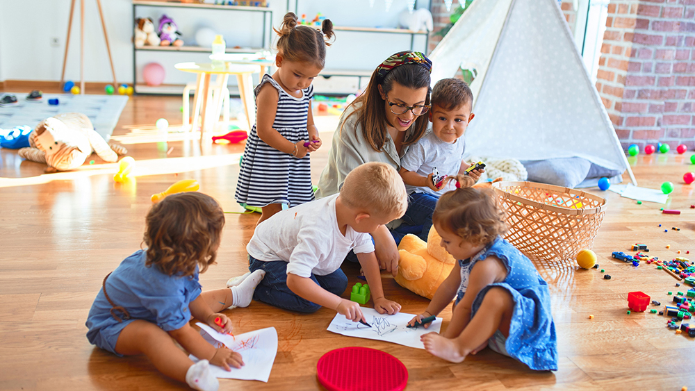 More than half of the Zurich school children surveyed attended either a day care centre or a playgroup before kindergarten.(Bild: Istock.com/Aaron.Amat)