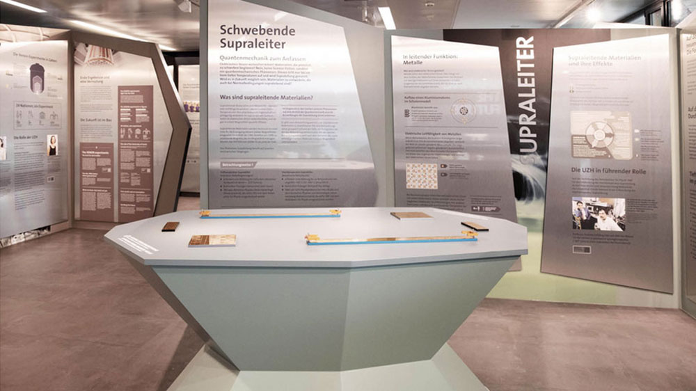 Weil das Science Exploratorium kurz nach der Eröffnung wegen der Covid-19-Pandemie gleich wieder schliessen musste, hat es alle fünf aktuellen Wechselausstellungen bis Ende Jahr verlängert. In der Ausstellung zur Supraleitung wird man hoffentlich bald die eiskalten Modellzüge live über die Schienen sausen sehen.