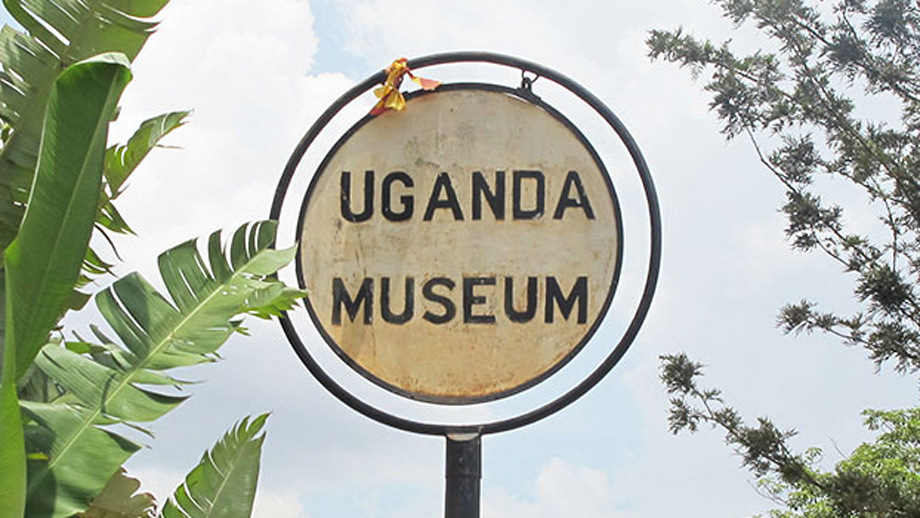 Tafel mit Aufschrift «Uganda Museum»