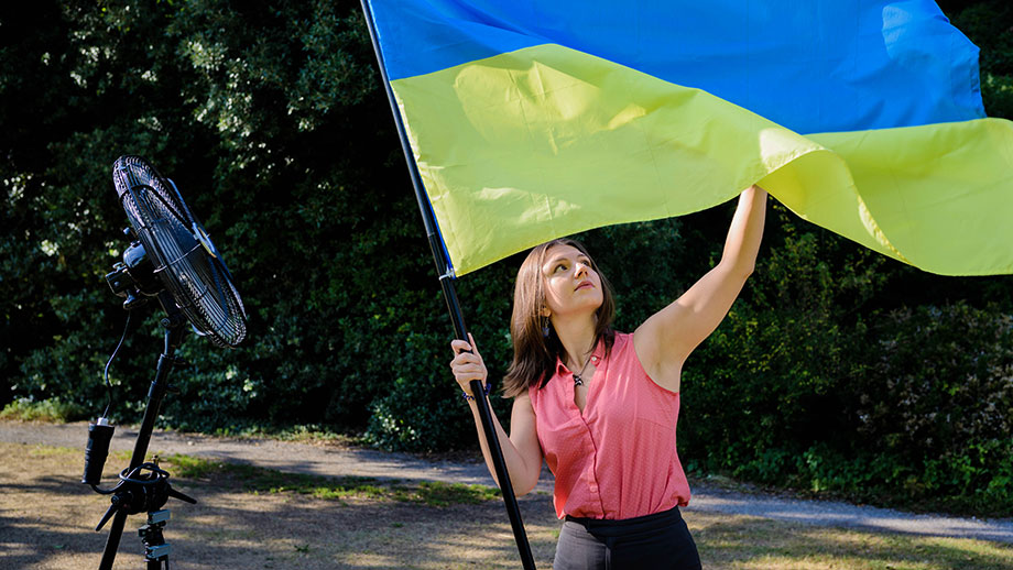 Iaroslava Bezshyiko with the Ukrainian flag.