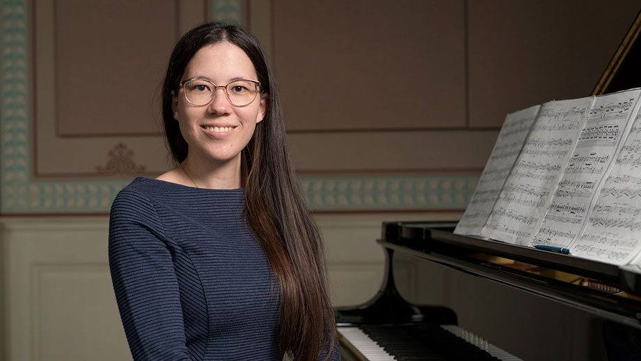 Kerstin Noëlle Vokinger at the piano