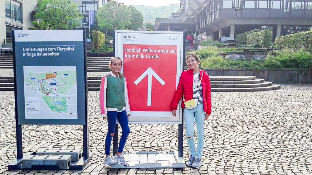 Evie and Alice look forward to the UZH Alumni Family Day!