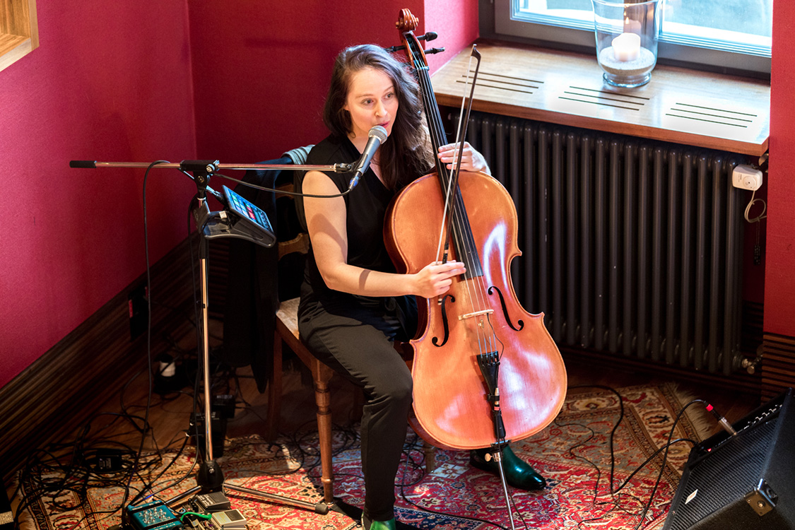 Fatima Dunn, One-Woman-Orchestra, provided musical entertainment for the evening. (Image: Frank Brüderli)