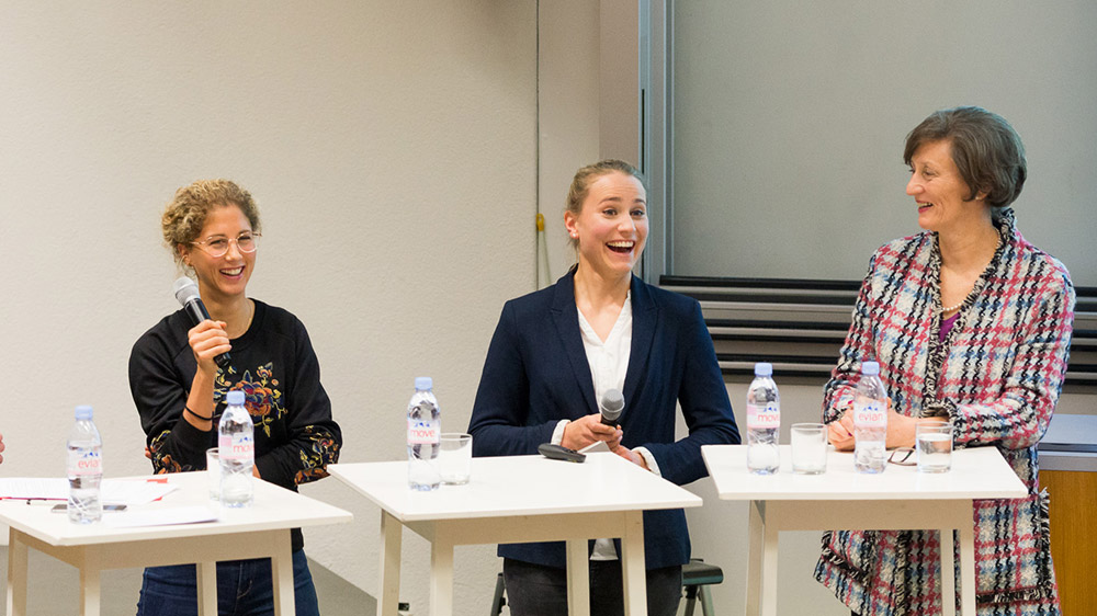 Humorvolles Gespräch um Spitzensport mit Mountainbikerin Jolanda Neff, Antonia Erni vom Hochschulsport-Verband und ETH-Rektorin Sarah Springman (v.l.n.r.) 