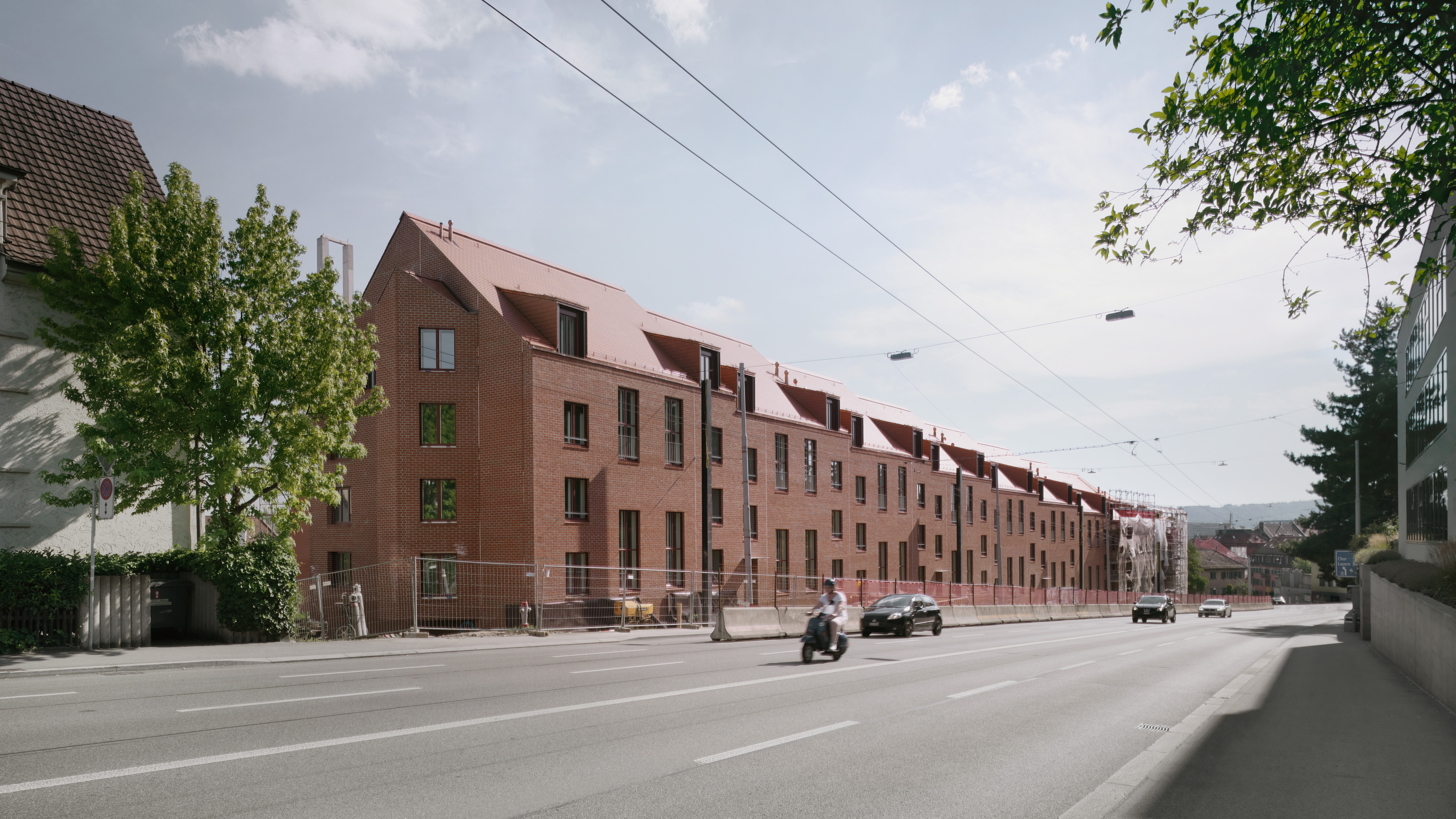 Das Studierendenwohnhaus Rosengarten, von der Bucheggstrasse her gesehen.