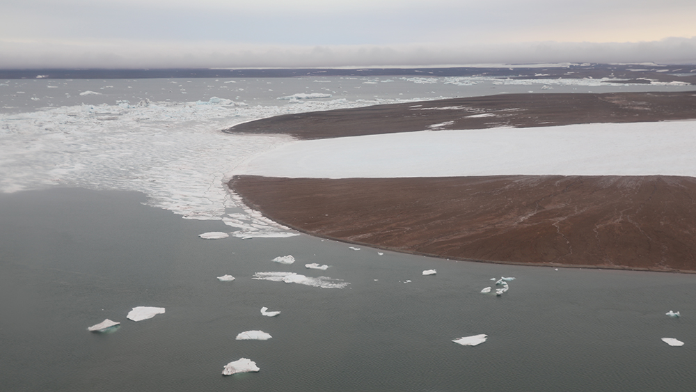 Melting ice on the islands of Severnaya Zemlya (Barents/Laptev Sea region). 