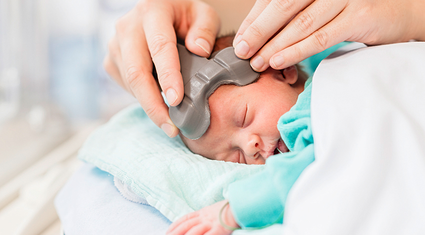 Mit dem neu entwickelten Oximeter lässt sich der Sauerstoffgehalt im Gehirn von Frühgeborenen präzise und verlässlich messen.