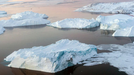 Das Bild zeigt Eisberge nahe Ililissat, Grönland