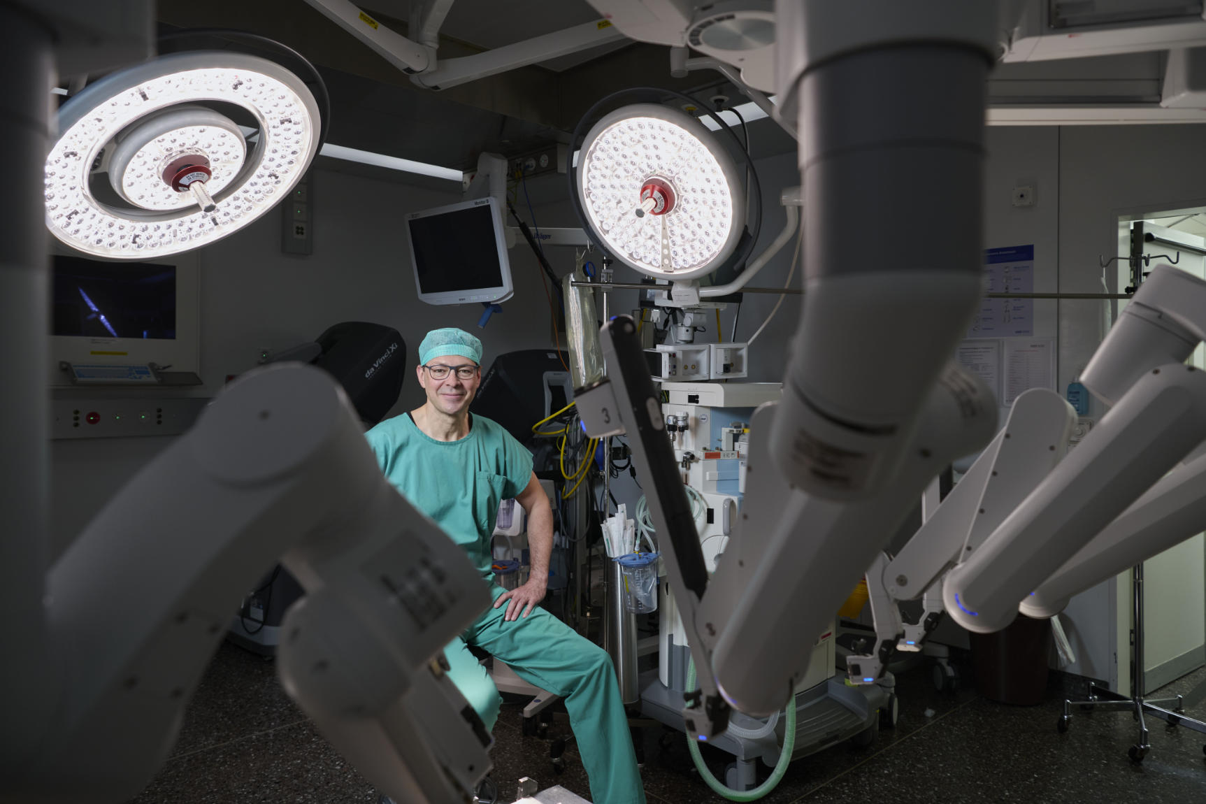 José Oberholzer gehört weltweit zu den Ersten, die mit dem Roboter Organe transplantierten. Heute forscht er zu Zelltherapien für Diabetes, verpflanzt Nieren und Bauchspeicheldrüsen und fördert den Nachwuchs.