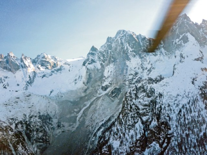 Grosse Felsstürze, wie dieser kurz nach Weihnachten 2011 am Piz Cengalo im Bergell sind eine von vielen möglichen Folgen einer Erwärmung von Permafrostgebieten.