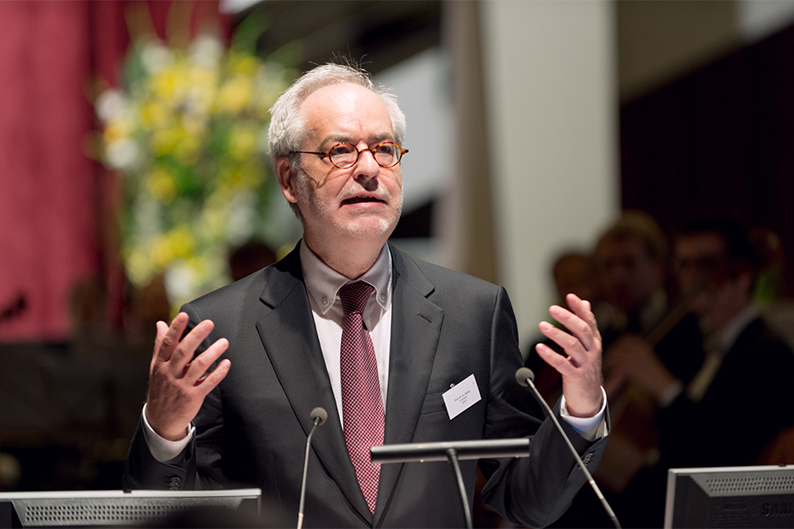 Die herkömmliche Ordnung der Massenmedien wird durch Social Media unterlaufen, stellte Prorektor Otfried Jarren in seiner Rede fest.