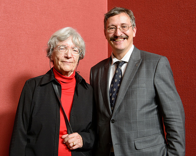 Trafen sich am Professorinnen-Apéro: Altrektorin Verena Meyer (UZH-Rektorin von 1982 bis 1984) und der neue Rektor Michael Hengartner. 
